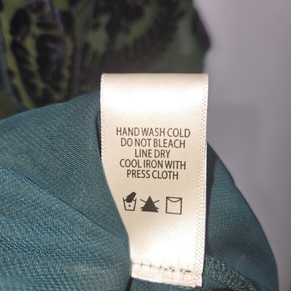 Max Studio Women's Halter Inspired Top. Size Small - Picture 10 of 10